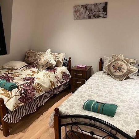 010- Lovely One Bedroom In Ealing F6 ภายนอก รูปภาพ