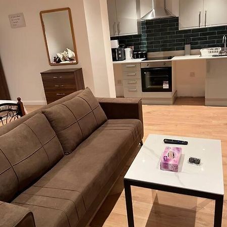 010- Lovely One Bedroom In Ealing F6 ภายนอก รูปภาพ