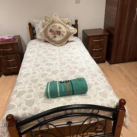 010- Lovely One Bedroom In Ealing F6 ภายนอก รูปภาพ