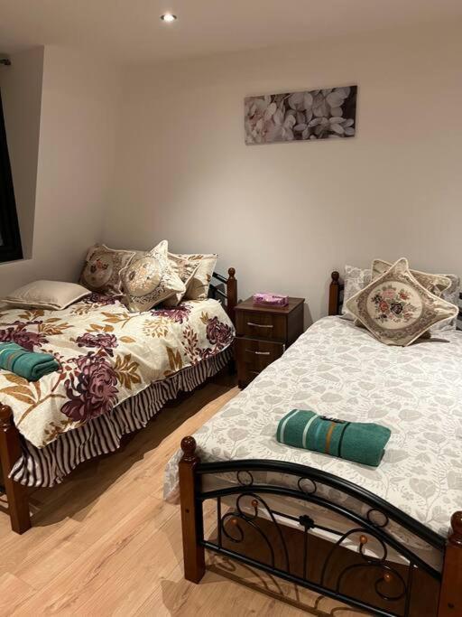 010- Lovely One Bedroom In Ealing F6 ภายนอก รูปภาพ