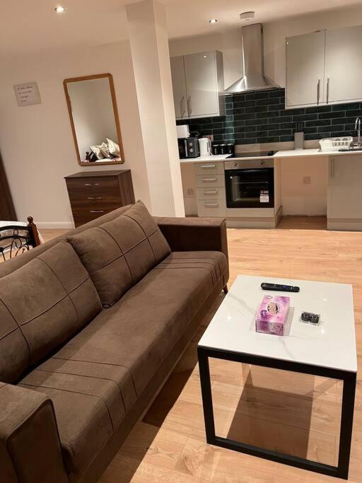 010- Lovely One Bedroom In Ealing F6 ภายนอก รูปภาพ