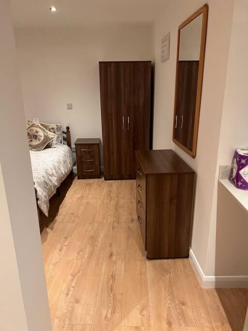 010- Lovely One Bedroom In Ealing F6 ภายนอก รูปภาพ