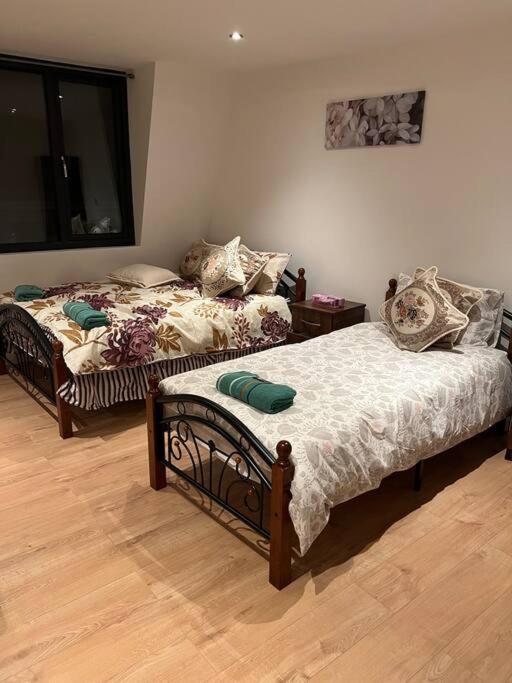 010- Lovely One Bedroom In Ealing F6 ภายนอก รูปภาพ