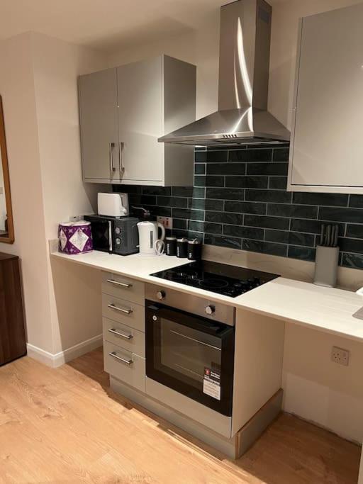 010- Lovely One Bedroom In Ealing F6 ภายนอก รูปภาพ