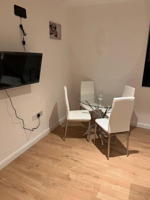 010- Lovely One Bedroom In Ealing F6 ภายนอก รูปภาพ